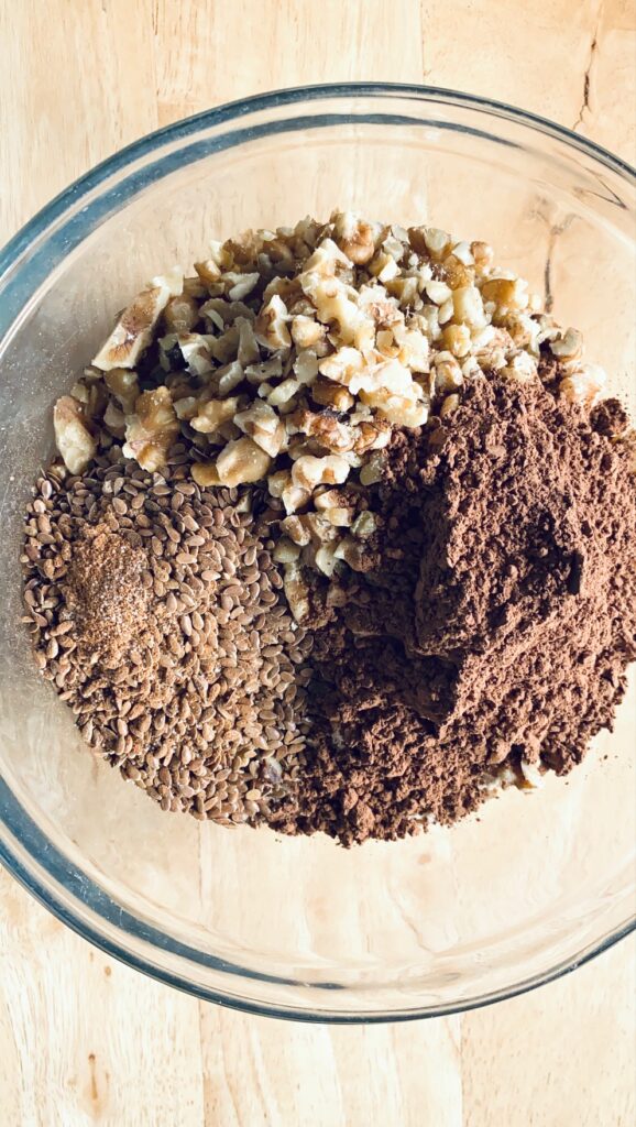 Combine oats, walnuts, cocoa powder, flax seeds, cinnamon and salt in a medium sized bowl.